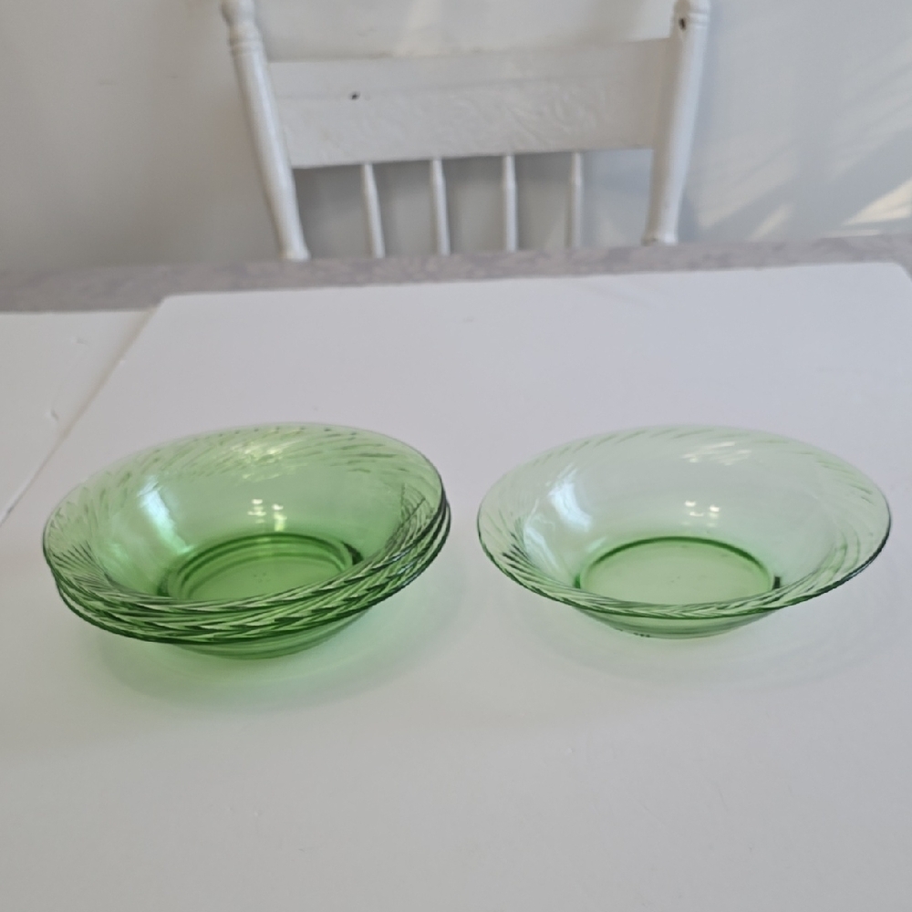 Pyrex Set Of 4 Vintage Festiva Green Swirl Glass Salad Cereal Soup Bowl 7.5/8 "
